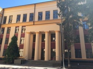 Середня загальноосвітня школа №128                             Украина ,                                                                            Киев
                            ,                        