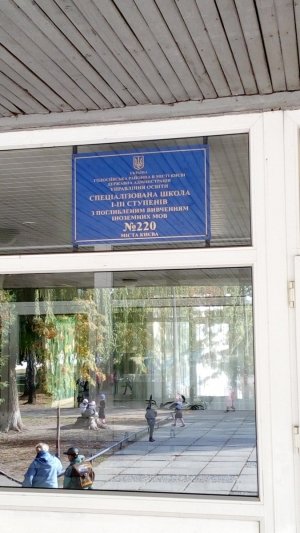 Спеціалізована школа з поглибленим вивченням української мови та літератури №260                             Украина ,                                                                            Киев
                            ,                        