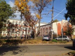 Средняя общеобразовательная школа №12                             Россия ,                                                                            Воронеж
                            ,                        