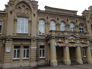 Средняя общеобразовательная школа №3 им. А.С. Пушкина                             Россия ,                                                                            Пятигорск
                            ,                        